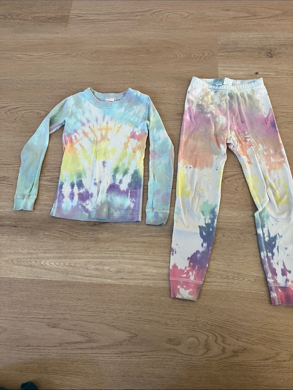 Hanna Andersson organic cotton long sleeve pajama set, tie dye, size 6-7